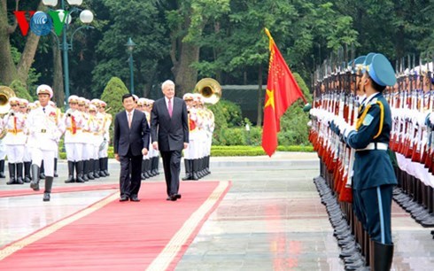 Chủ tịch nước Trương Tấn Sang đón, hội đàm với Tổng thống Ai-xơ-len thăm chính thức nước ta (Thời sự chiều ngày 4/11/2015)