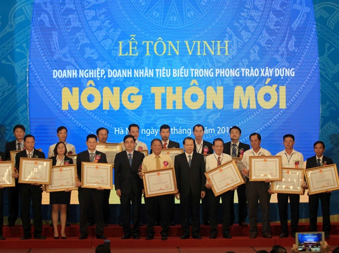 Phát huy vai trò của doanh nghiệp trong xây dựng nông thôn mới. (Nông nghiệp và nông thôn ngày 08/8/2015)