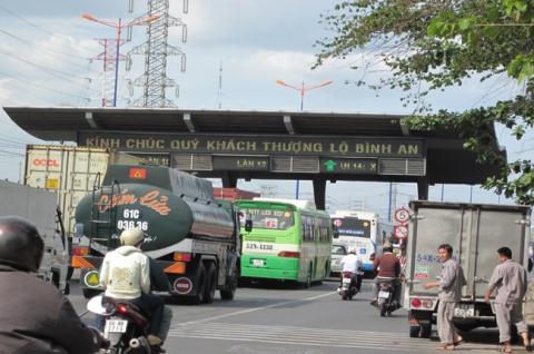 Phương tiện giao thông bị ném đá trên đường cao tốc: Nhà thầu có chịu trách nhiệm? (17/5/2016)

