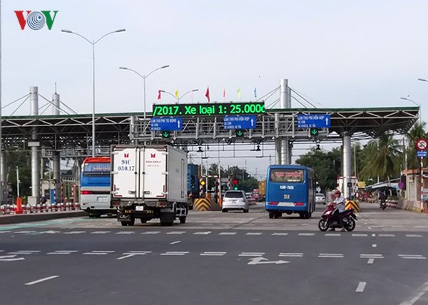 BOT Cai Lậy, giới luật sư, chuyên gia cho rằng: Cần phải dời trạm để giải quyết căng thẳng chứ không phải vấn đề giảm giá vé (4/12/2017)