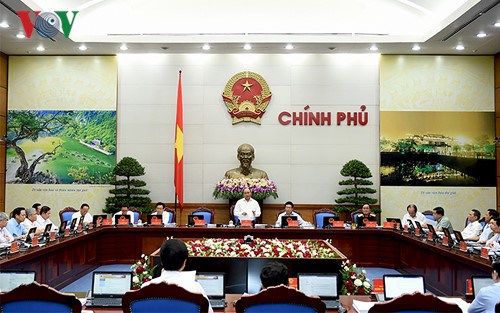 Càng họp càng xa dân (1/9/2017)