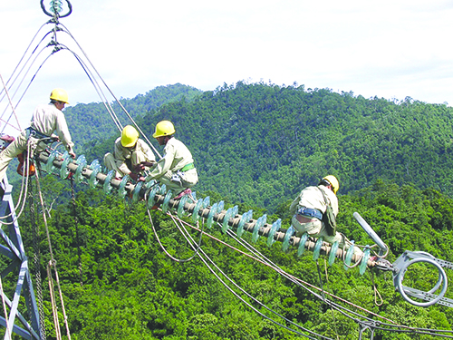 Tổ chức tết sớm cho công nhân truyền tải điện, một nét văn hóa của doanh nghiệp (2/2/2016)