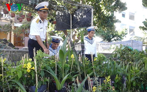 Các cán bộ chiến sỹ hải đảo vui đón Tết (1/2/2016)