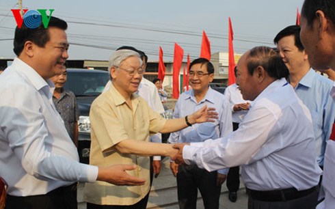 Tổng Bí thư Nguyễn Phú Trọng thăm và làm việc tại xã Đức Hòa Đông, tỉnh Long An (Thời sự trưa 15/3/2016)