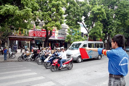 Văn hóa giải trí ngày 28/8/2014: Văn hóa giao thông: Hãy bắt đầu từ những hành động nhỏ.