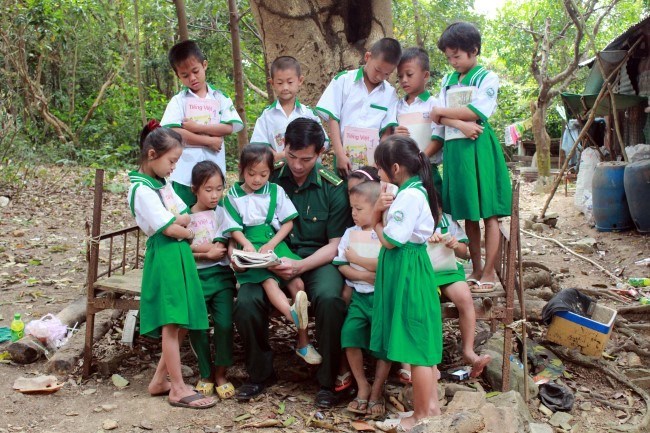 Biển đảo Việt Nam ngày 03/9/2014: Tình cảm quân dân trên đảo Hòn Chuối.