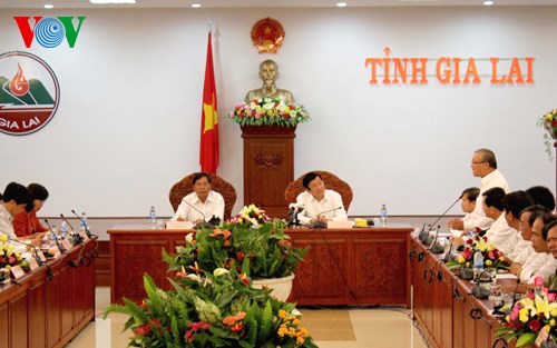 Thời sự sáng ngày 23/9/2014: Chủ tịch nước Trương Tấn Sang đề nghị tỉnh Gia Lai cần tập trung cao nhất các giải pháp để nâng cao đời sống vật chất và tinh thần cho bà con