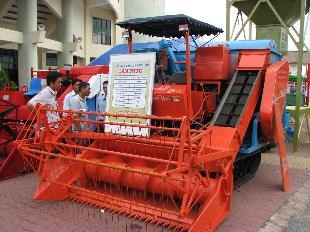 Nông nghiệp và nông thôn ngày 22/9/2014: Máy nông nghiệp Việt Nam đang thua trên sân nhà