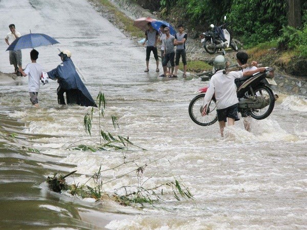 Pháp luật và đời sống ngày 25/8/2014: Đảm bảo an toàn giao thông trong mùa mưa lũ năm nay ở tỉnh Hòa Bình