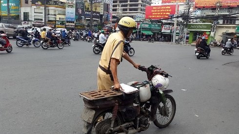 Công an thành phố Hồ Chí Minh bắt đầu mở đợt cao điểm kiểm tra, xử lý các loại xe mô tô, xe máy 2 bánh không đảm bảo an toàn kỹ thuật. (Thời sự đêm 20/10/2015)