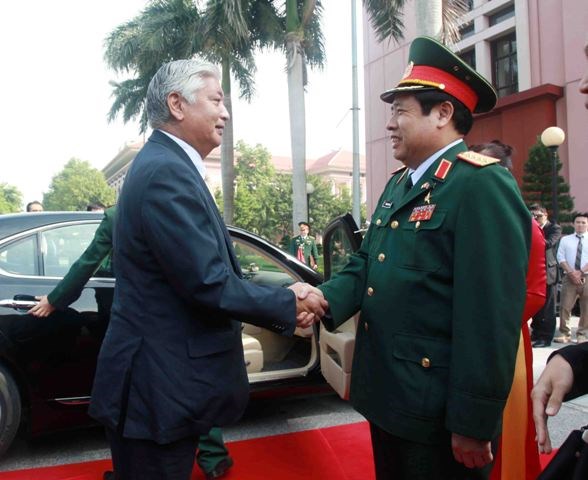 Bộ trưởng Bộ Quốc phòng Nhật Bản Gen Nakatani thăm chính thức Việt Nam. (Thời sự trưa 06/11/2015)