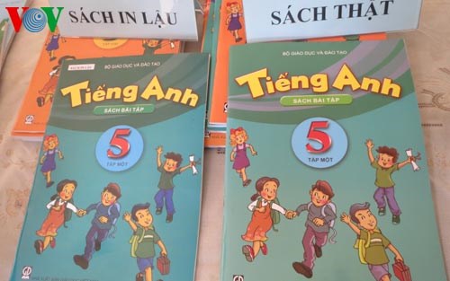 Văn hóa giải trí ngày 18/3/2015: Sách lậu: Chống tới đâu, nản tới đó!