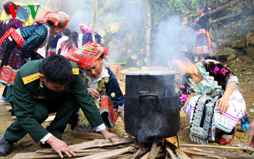 Biên giới xanh ngày 16/5/2015: Tình quân-dân nơi đầu nguồn biên giới.