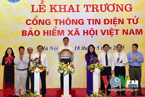 Thời sự đêm ngày 18/5/2015: Thủ tướng Nguyễn Tấn Dũng nhấn nút khai trương Cổng thông tin điện tử Bảo hiểm Việt Nam.