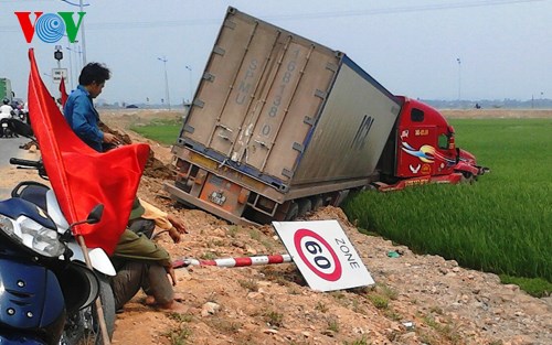 Thời sự sáng ngày 12/6/2015: Số vụ tai nạn giao thông do lái xe container 5 tháng qua tăng đột biến so với năm ngoái.