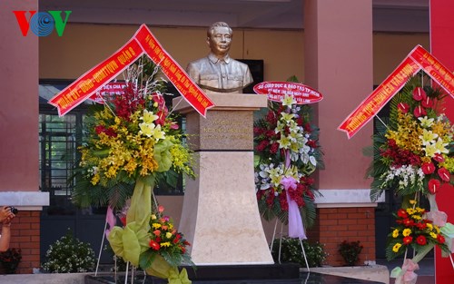 Kỷ niệm 100 năm ngày sinh cố Tổng Bí thư Nguyễn Văn Linh (Việt Nam trong tuần ngày 4/7/2015)