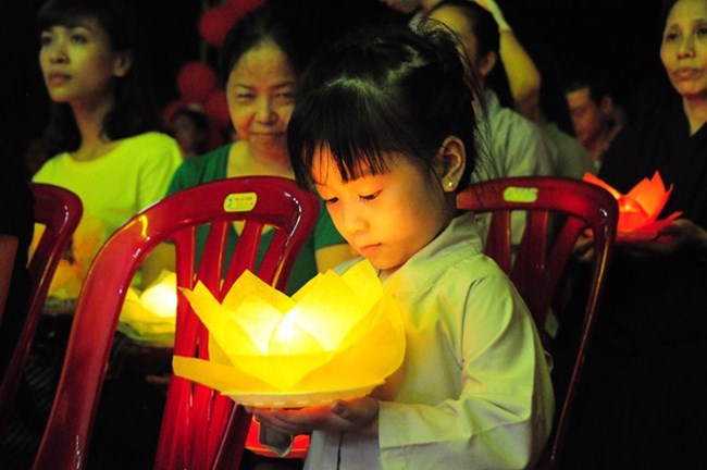 Vu Lan báo hiếu ông bà, cha mẹ.