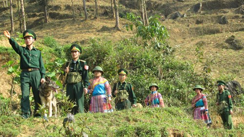 Tuần tra phối hợp bảo vệ đường biên mốc giới (6/10/2016)