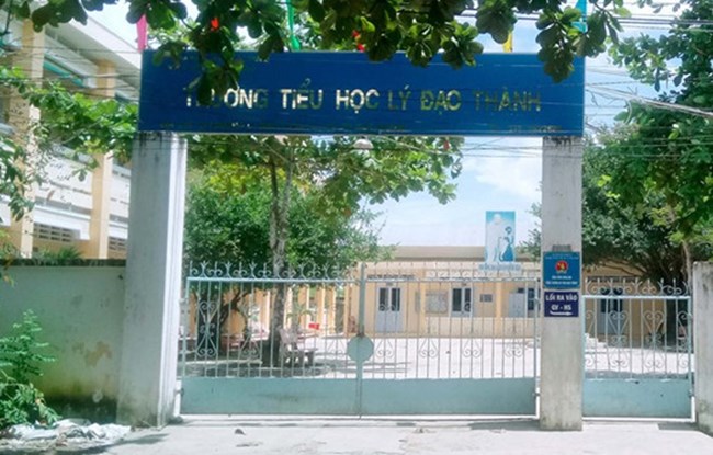 Sóc Trăng: Một học sinh lớp 6 bị buộc học lại lớp 1 vì không biết đọc, biết viết (04/10/2016)