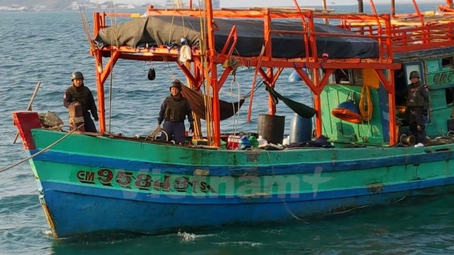 Vì sao tình trạng xâm phạm vùng biển nước ngoài đánh bắt cá trái phép gia tăng? (2/10/2016)