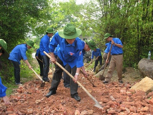 Trương Trung Hưng- Phó bí thư đoàn trẻ tâm huyết với các hoạt động đoàn thể (04/10/2016)