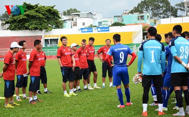 Đội tuyển bóng đá nam Việt Nam khởi động cho giải vô địch Đông Nam Á 2016 (16/10/2016)