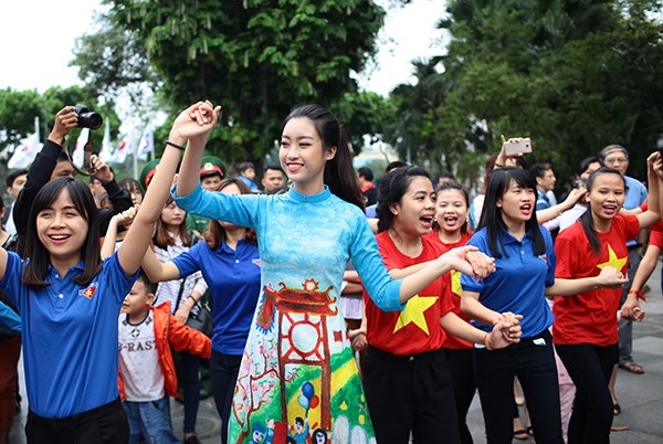 Chiến dịch Nhảy! Vì sự Tử tế do Đoàn các cơ quan Trung ương Đoàn phối hợp Câu lạc bộ Liên kết trẻ Trung ương Đoàn tổ chức (14/11/2016)