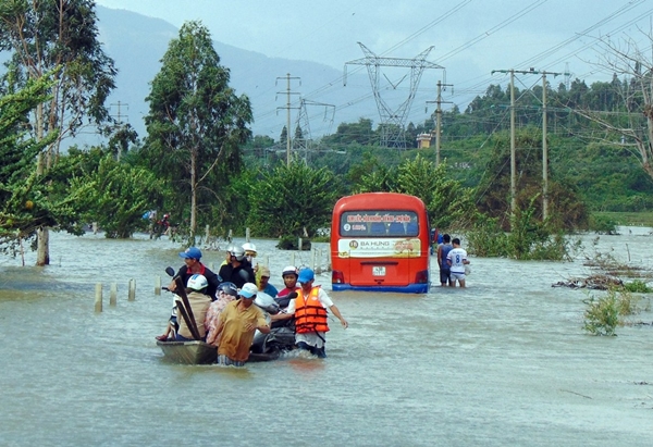 Đến nay mưa lũ tại miền Trung đã làm gần 20 người thương vong (Thời sự trưa 07/12/2016)