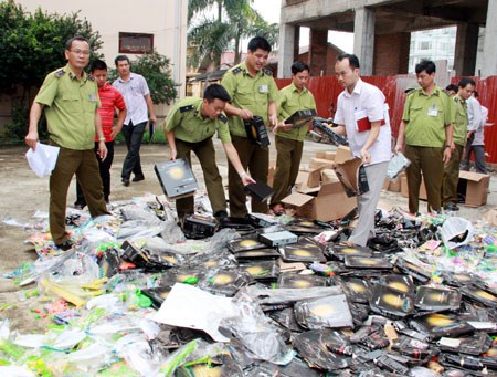 Chống buôn lậu: Cuộc chiến lâu dài, bền bỉ (16/12/2016)