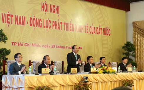 Thủ tướng Nguyễn Xuân Phúc và các thành viên Chính phủ có cuộc đối thoại đầu tiên với cộng đồng doanh nghiệp cả nước (Thời sự chiều 29/4/2016)