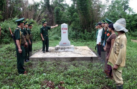 Hiệu quả trong công tác tăng dày, tôn tạo tuyến biên giới Việt Nam – Lào (26/5/2016)