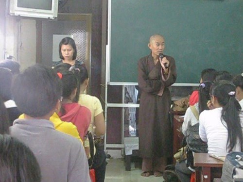 Người sáng lập Trung tâm ngoại ngữ miễn phí Thiện Nhơn, thành phố Hồ Chí Minh (9/5/2016)