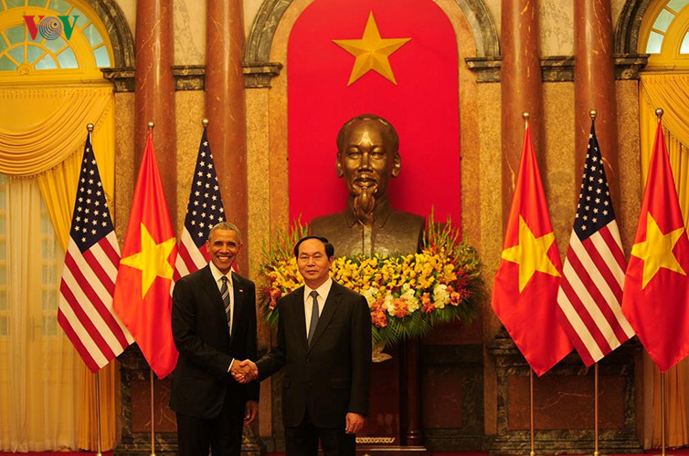 Lễ đón Tổng thống Obama được tổ chức trọng thể tại Phủ Chủ tịch dưới sự chủ trì của Chủ tịch nước Trần Đại Quang (Thời sự trưa 23/5/2016)