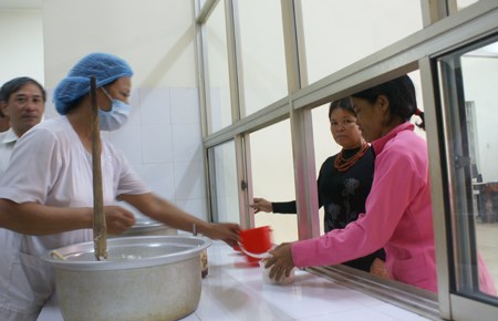 Người thành lập và gắn bó với Bếp ăn từ thiện tại Bệnh viện Ninh Sơn, Ninh Thuận suốt 8 năm qua (20/6/2016)