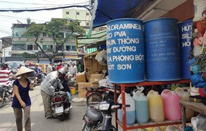 Người dân thành phố Hồ Chí Minh lo âu khi kế hoạch di dời chợ hóa chất triển khai quá chậm. (15/6/2016)