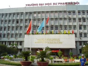 Nhiều trường đại học tại Hà Nội hôm nay thông báo điều kiện làm thủ tục nộp hồ sơ xét tuyển vào trường. (Thời sự đêm 16/7/2016)
