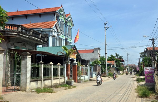 Nông thôn mới hiện diện trên những con đường ở Vĩnh Phúc. (16/8/2016)