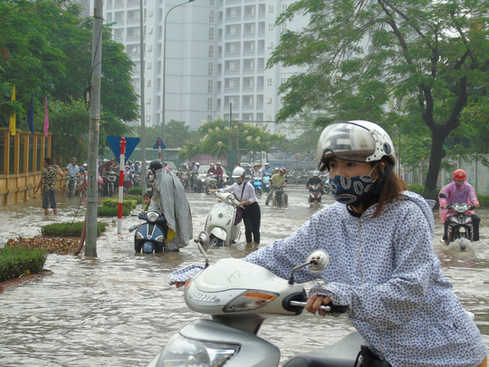 Sau mưa lại ngập: Bao giờ Hà Nội hết loay hoay (11/9/2016)