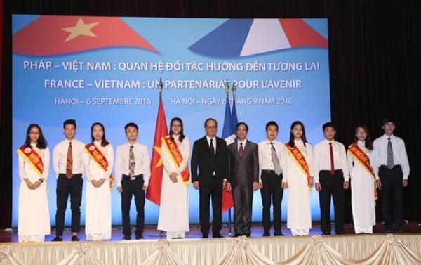 Tổng thống Pháp thăm Đại học quốc gia Hà Nội - Mở ra những cơ hội mới cho hợp tác giáo dục song phương (8/9/2016)