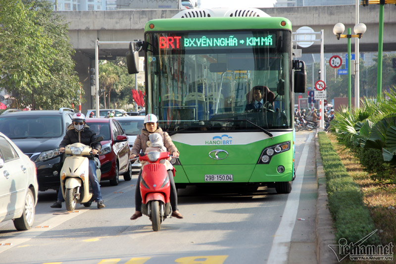 Thủ tướng Nguyễn Xuân Phúc yêu cầu xử lý nghiêm đối với các hành vi gây cản trở hoạt động của xe buýt nhanh (Thời sự sáng 26/01/2017)
