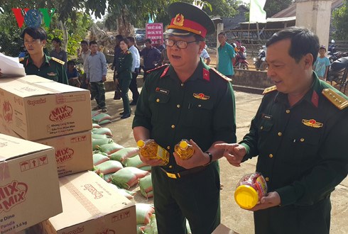 Chăm lo Tết cho đồng bào biên giới ở 2 tỉnh Kon Tum và Gia Lai (24/01/2017)