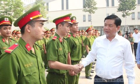 Công an Thành phố Hồ Chí Minh ra mắt Đội Đặc nhiệm phía Nam nhằm trấn áp tội phạm (25/01/2017)