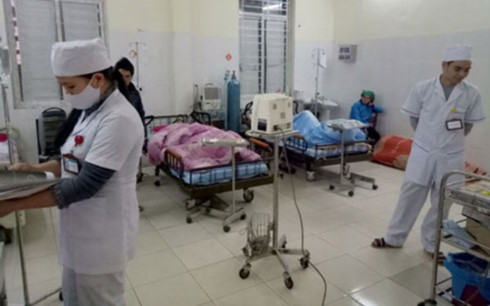 Vụ ngộ độc thực phẩm tập thể ở Hà Giang: đến nay đã có 51 người nhập viện, 3 người tử vong (Thời sự sáng 5/10/2017)