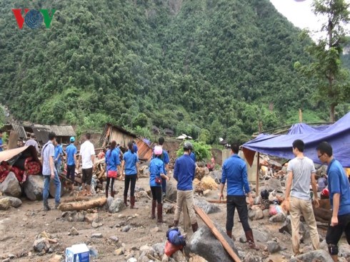 Dòng chảy nhân ái trong cơn lũ lịch sử Mường La (26/10/2017)