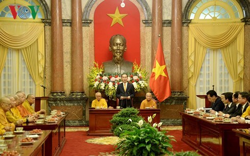 Chủ tịch nước Trần Đại Quang tiếp đoàn đại biểu Hội đồng trị sự, Hội đồng Chứng minh Trung ương Giáo hội Phật giáo Việt Nam nhiệm kỳ 2017-2022 (Thời sự chiều 23/11/2017)