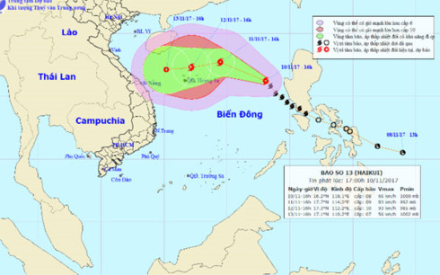 Bão số 13 tiếp tục mạnh thêm, gây thời tiết xấu ở nhiều vùng biển. Nhiều hồ chứa ở Thừa Thiên - Huế điều tiết xả nước để phòng chống bão số 13 từ chiều nay (Thời sự đêm 10/11/2017)
