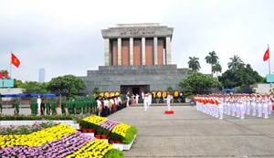   Lăng Chủ tịch Hồ Chí Minh sẽ mở cửa trở lại từ hôm nay, phục vụ khách đến tham quan và vào viếng Bác (Thời sự sáng 5/12/2017)