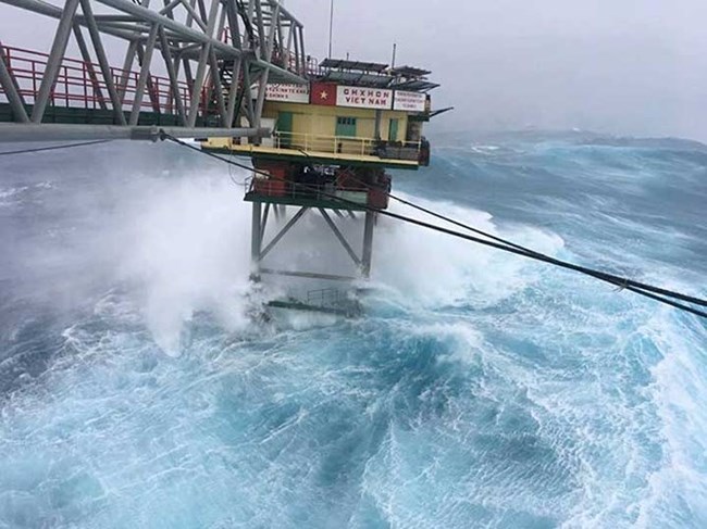 Phản ánh về tình hình bão đi qua địa phận tỉnh Cà Mau và việc khắc phúc hậu quả sau bão ở Trường Sa và Nhà giàn DK1 (26/12/2017)