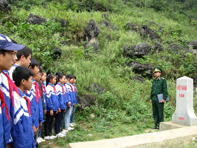 Cao Bằng đẩy mạnh tổ chức phong trào toàn dân tham gia bảo vệ biên cương lãnh thổ (26/12/2017)