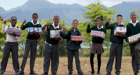 Santa Shoebox – những món quà dành tặng riêng cho trẻ em tại Nam Phi và Namibia (26/12/2017)